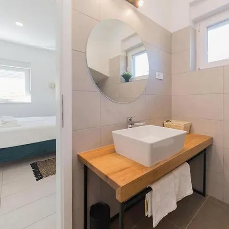 House With A Swimming Pool Pag - 23342 호텔 4*