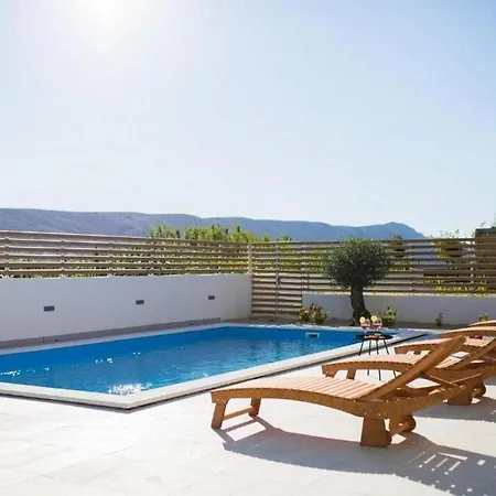 호텔 House With A Swimming Pool Pag - 23342 4*